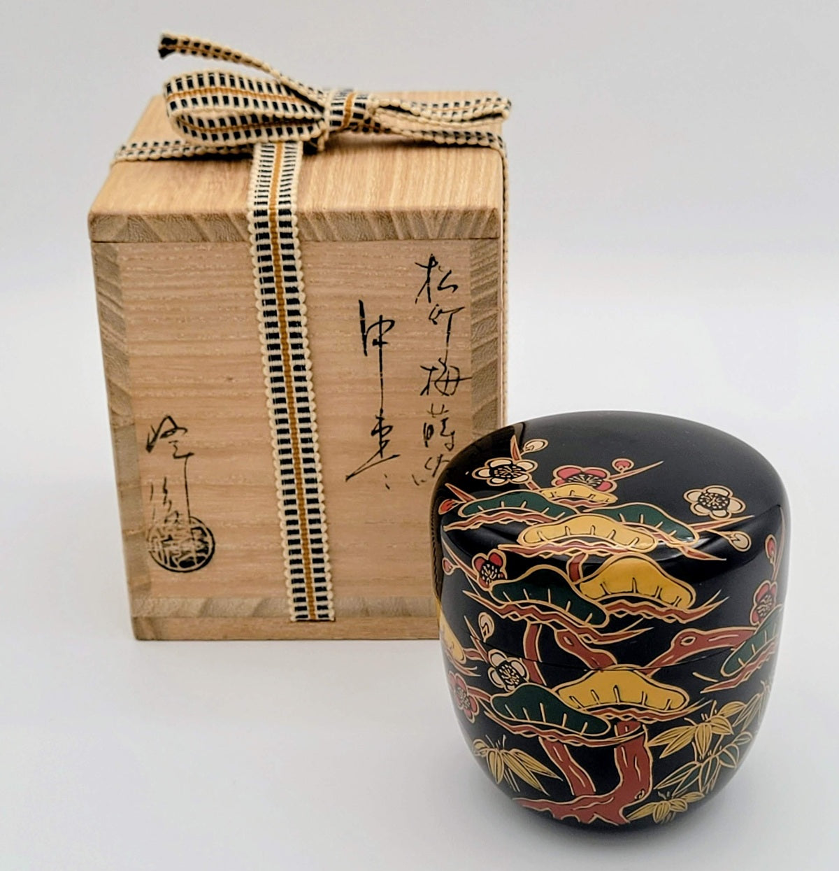 Matcha natsume met Shochikubai-motief 松竹梅 Sakata Minetosh